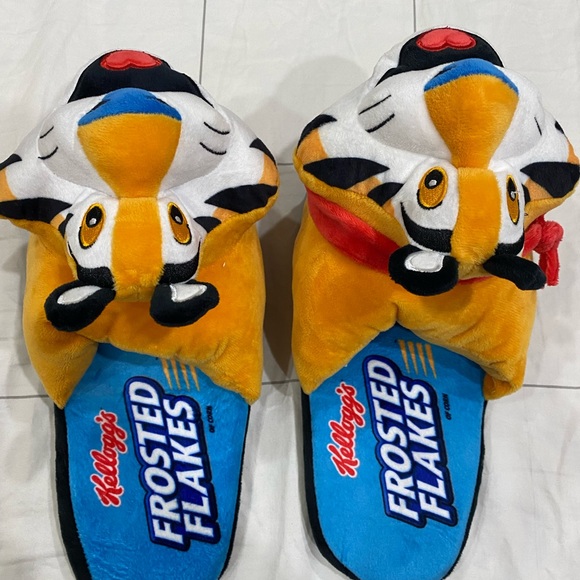 Lot of Frosted Flakes Tony Tiger and Chester Cheetah Cheetos Slippers M L - Picture 2 of 4